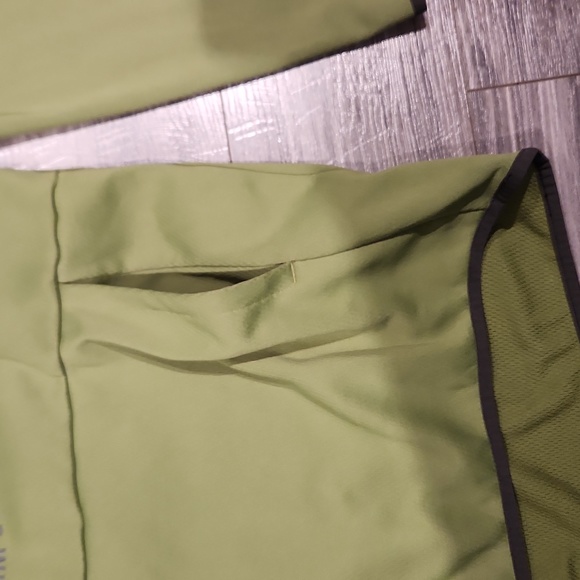 EUC Adidas Climawarm Men's sz M Sweatshirt w/hoodie 2 front pockets - Picture 3 of 7